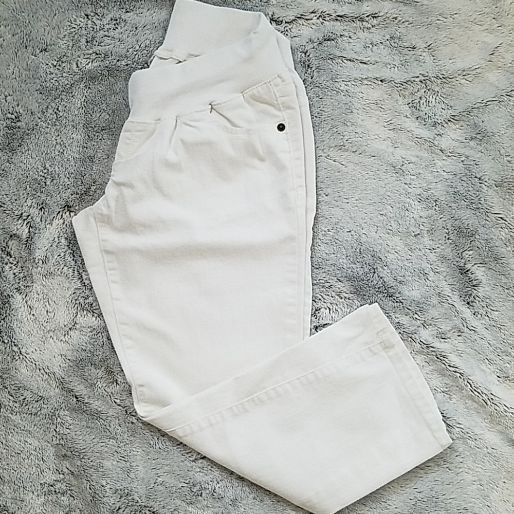 Liz Lange cropped white maternity jeans